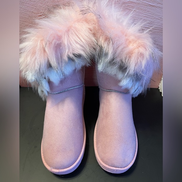 Brand new fun, fur  topped faux UGGs never worn super cute - Picture 3 of 3